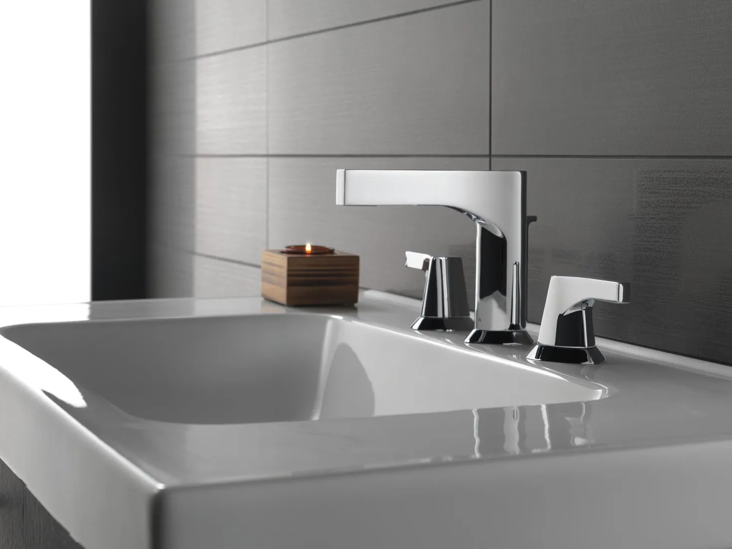 Delta Zura Two Handle Widespread Bathroom Faucet In Chrome
