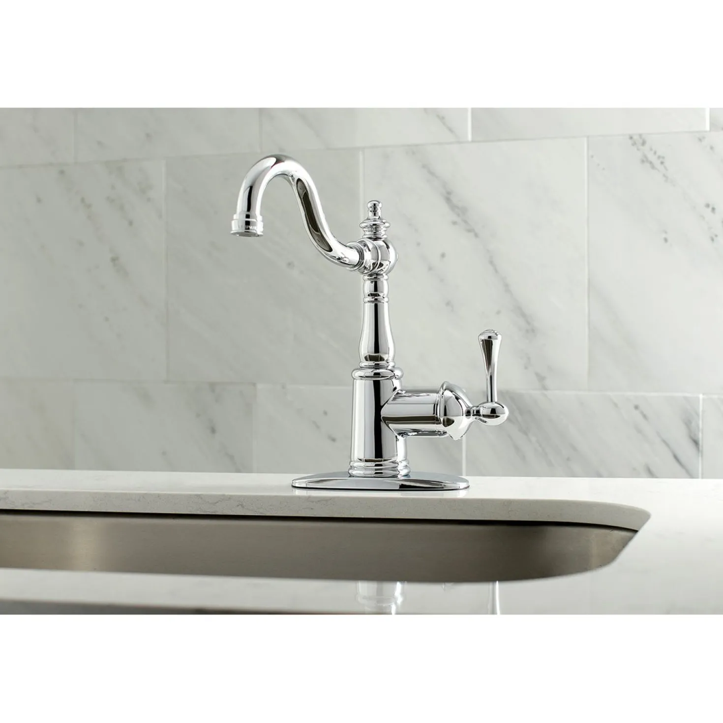 Kingston Brass English Vintage Fauceture Single-Handle 4-Inch Centerset Bathroom Faucet