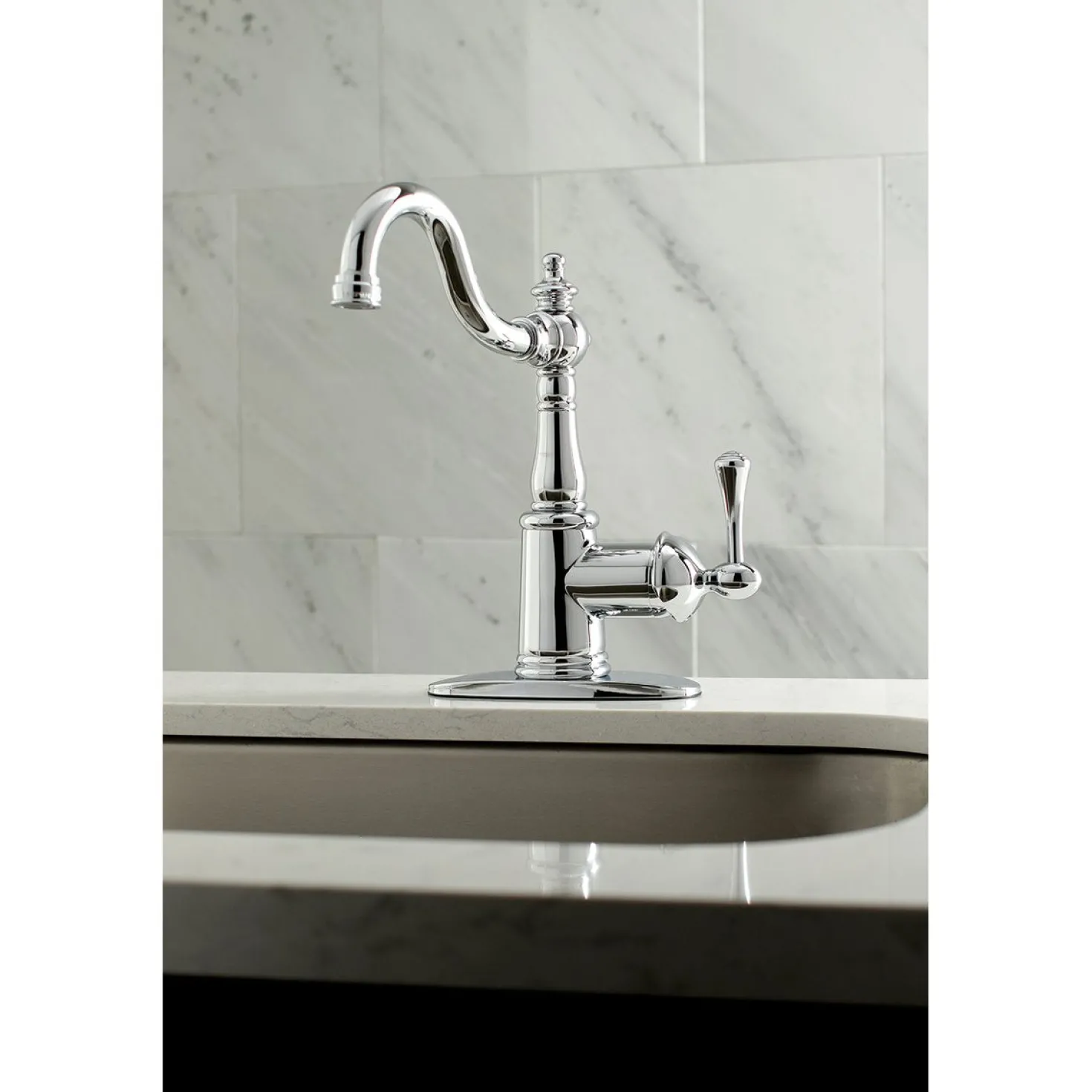 Kingston Brass English Vintage Fauceture Single-Handle 4-Inch Centerset Bathroom Faucet