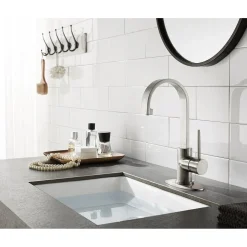 Kingston Brass Fauceture New York Single-Handle Bathroom Faucet Drain