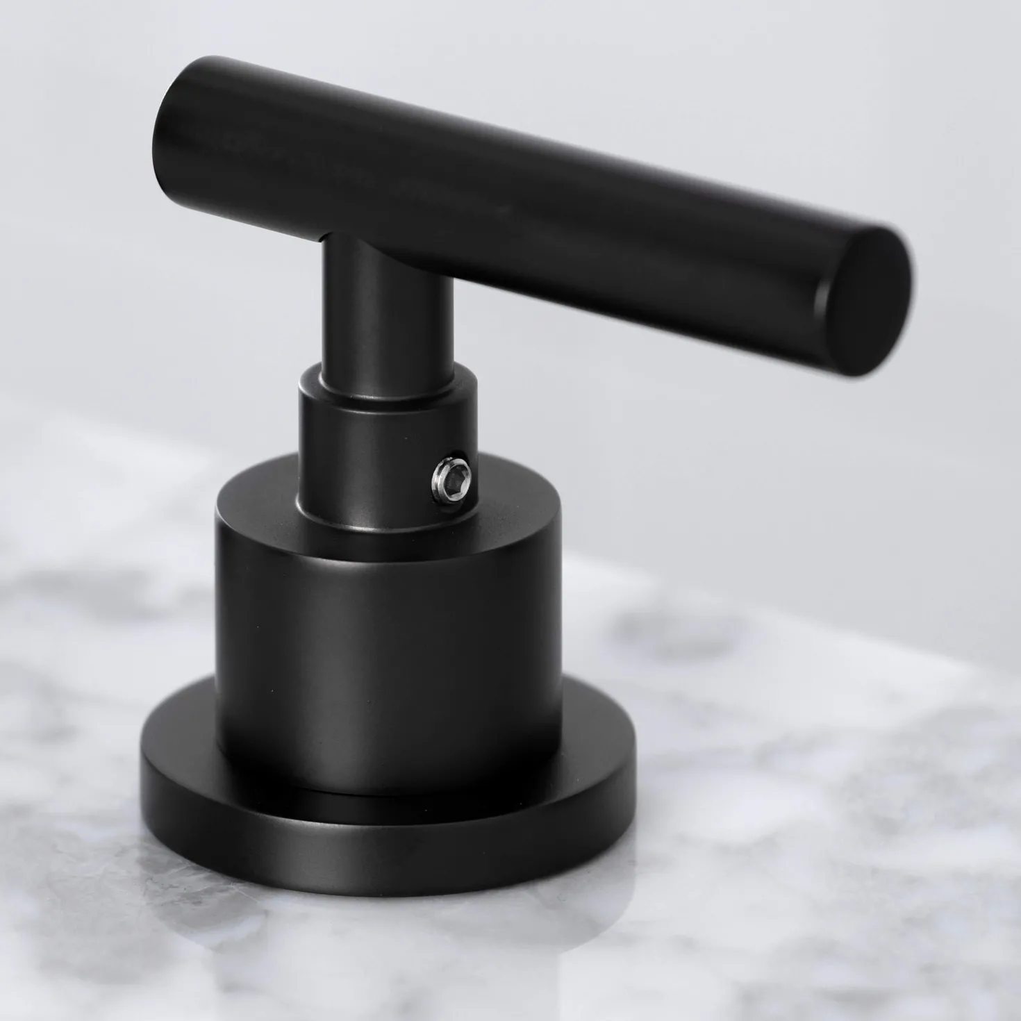 Kingston Brass FSC895XCML-P Manhattan Widespread Bathroom Faucet with Brass Pop-Up