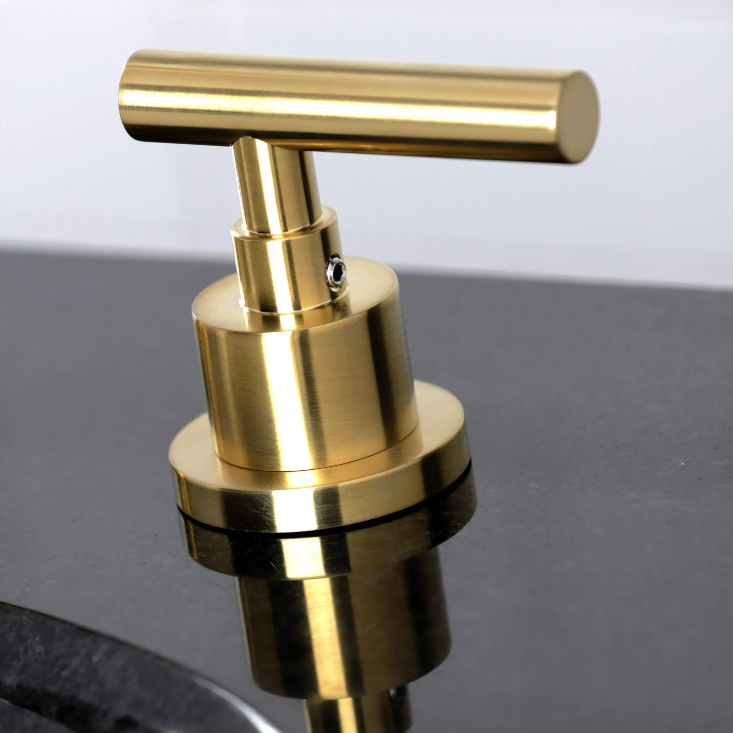 Kingston Brass FSC895XCML-P Manhattan Widespread Bathroom Faucet with Brass Pop-Up