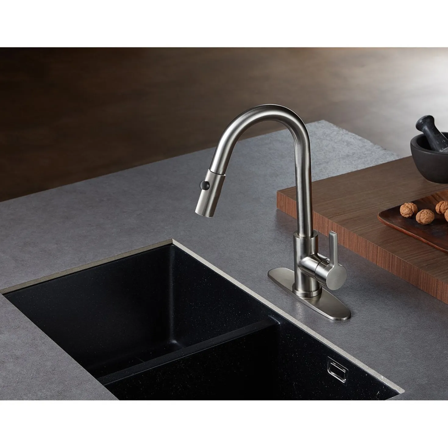 Kingston Brass Gourmetier Continental Single-Handle Single-Hole Pull-Down Kitchen Faucet