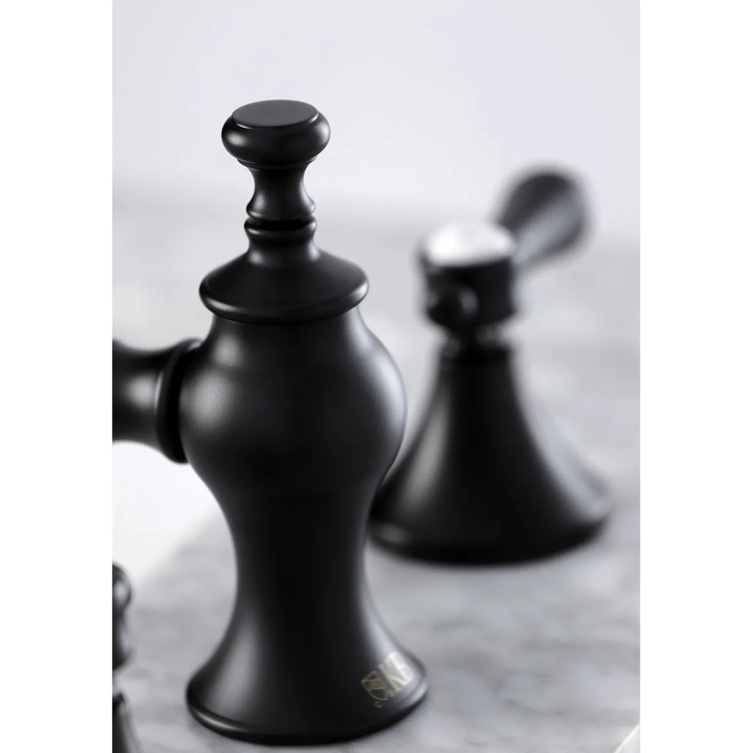 Kingston Brass Heirloom 8-Inch Widespread Bathroom Faucet
