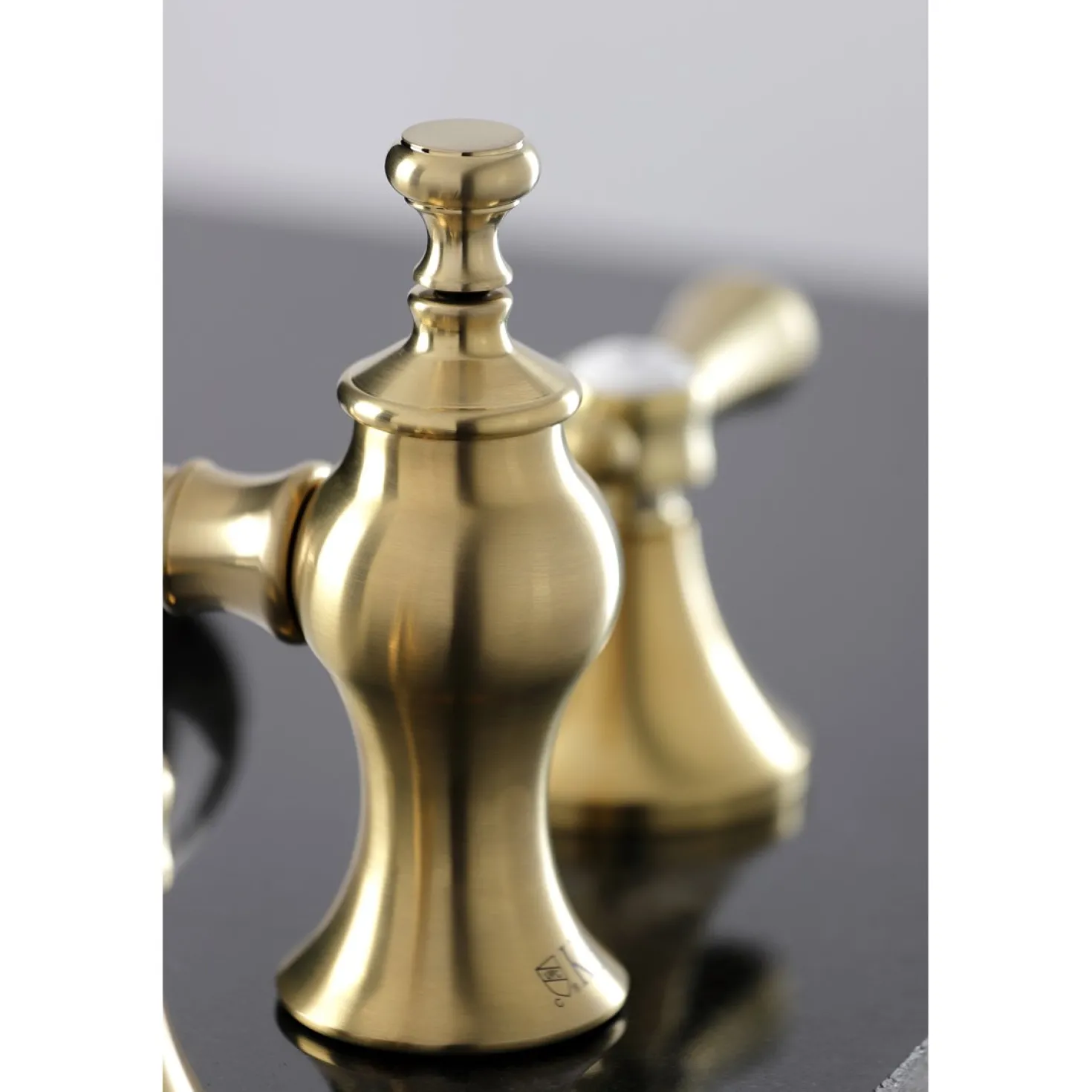 Kingston Brass Heirloom 8-Inch Widespread Bathroom Faucet
