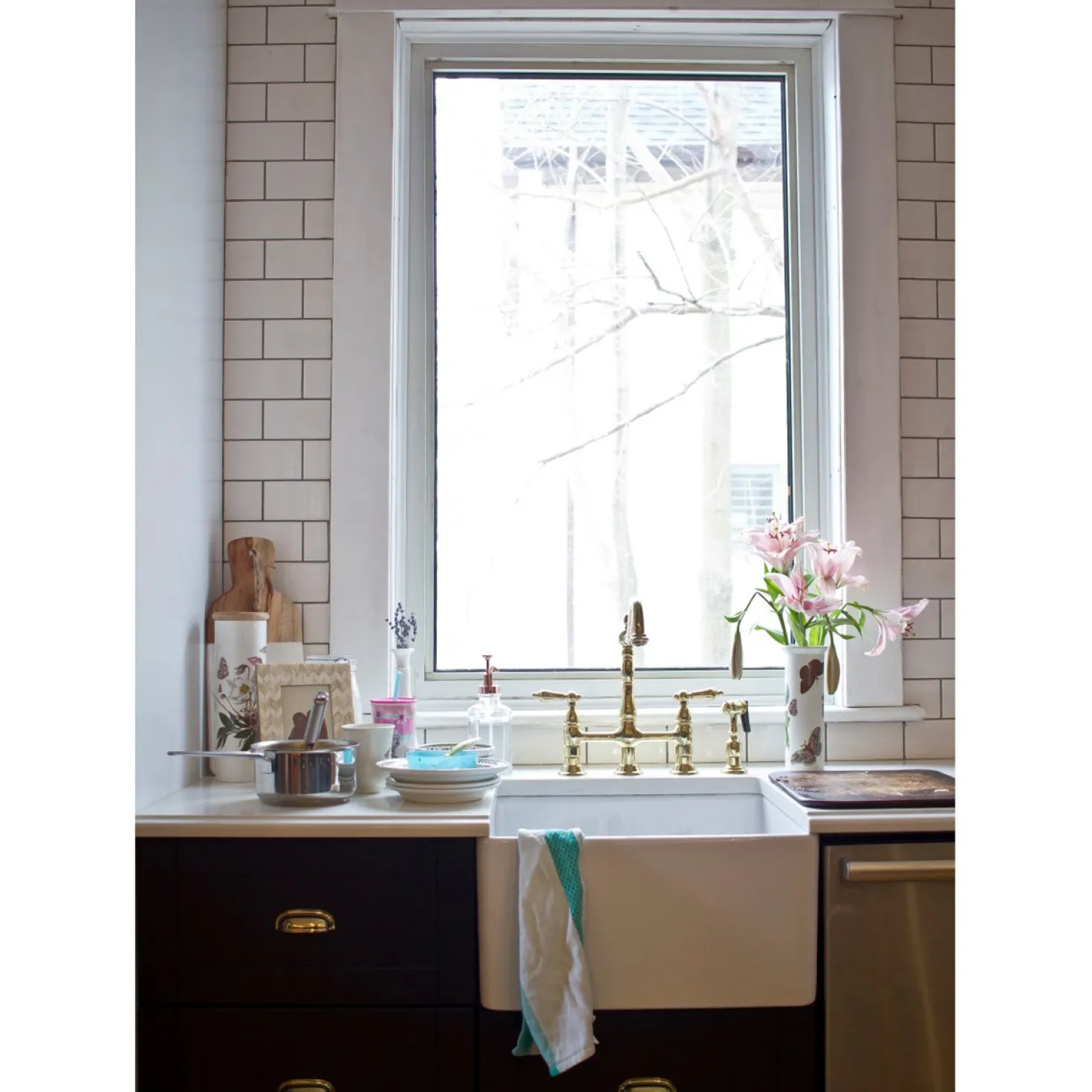 Kingston Brass Heritage 8-Inch Bridge Kitchen Faucet with Brass Sprayer