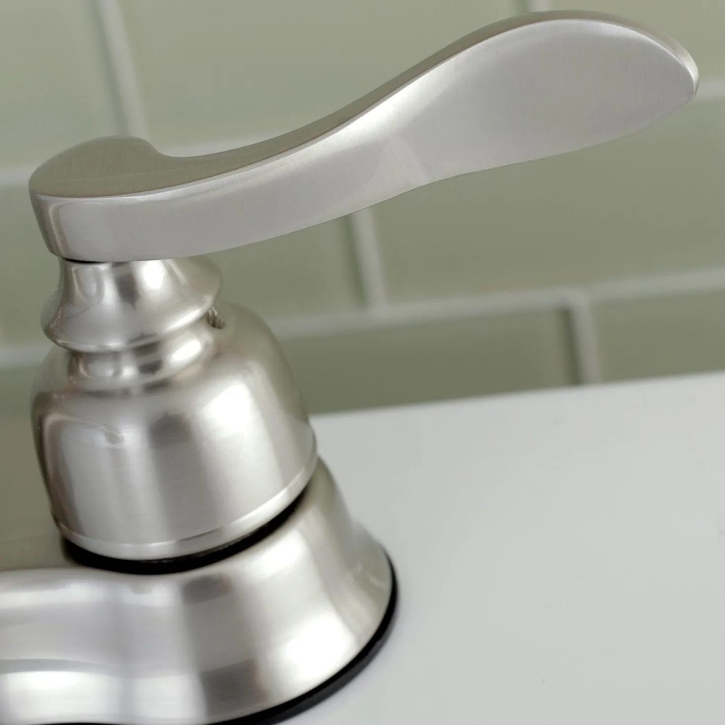 Kingston Brass NuWave French 2-Handle 4-Inch Centerset Bathroom Faucet