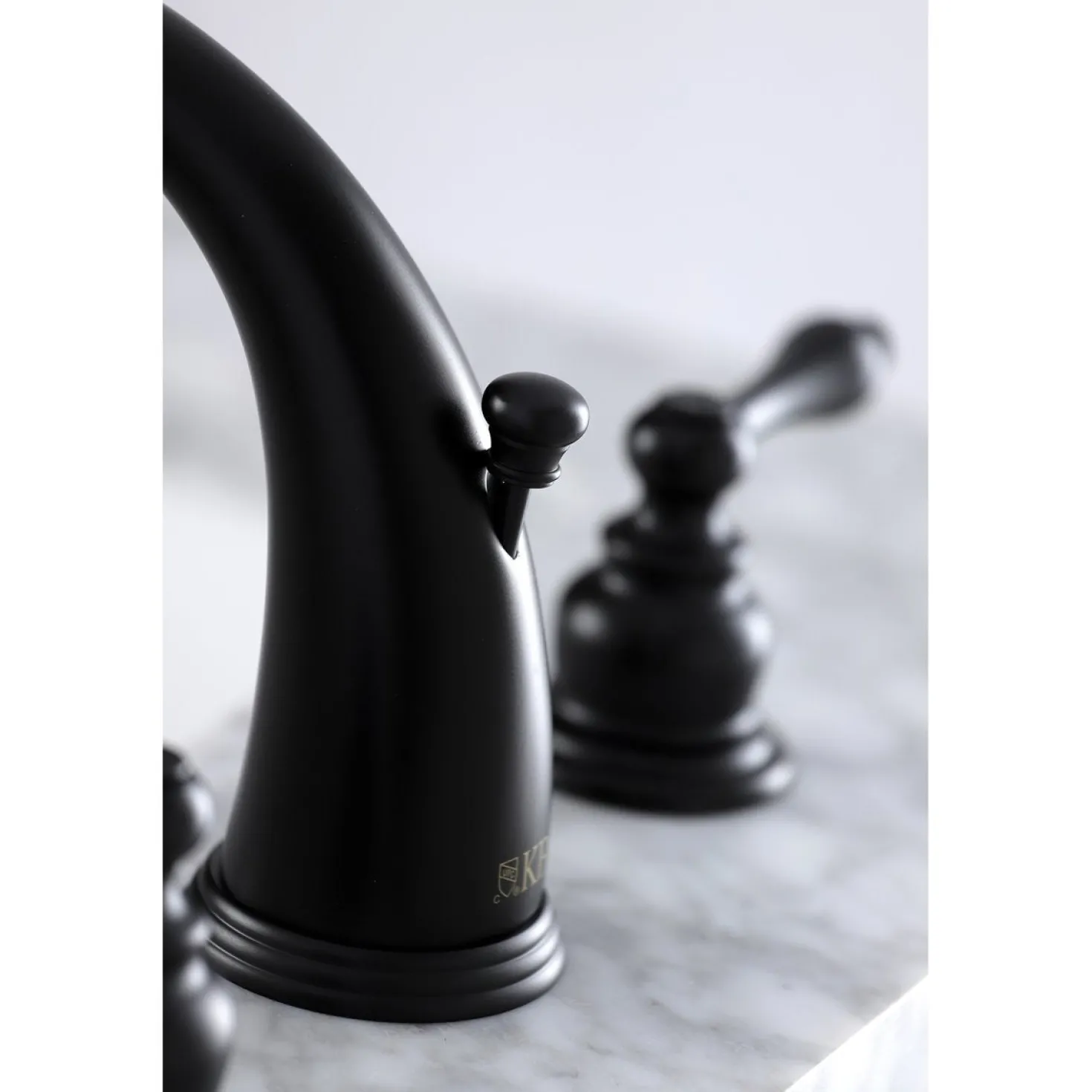 Kingston Brass Victorian 2-Handle 8-Inch Widespread Bathroom Faucet