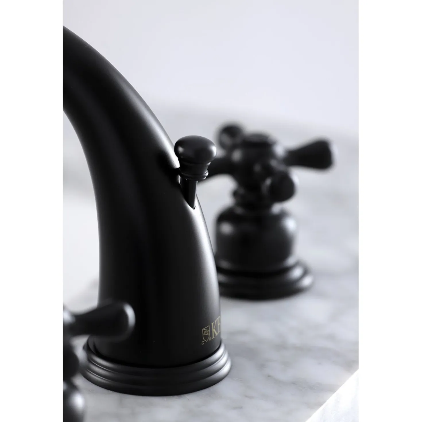 Kingston Brass Victorian 8-Inch Widespread 2-Handle Bathroom Faucet