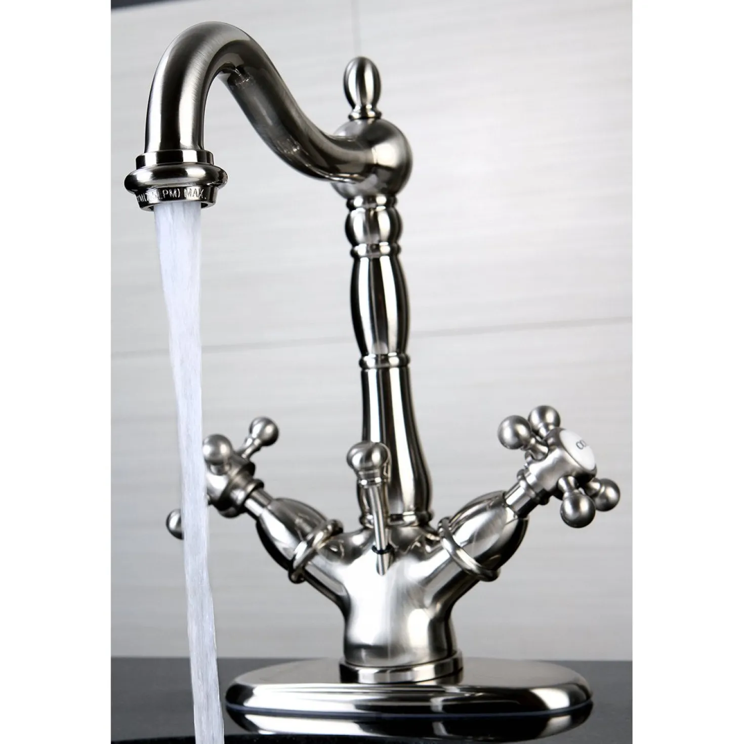 Kingston Brass Vintage 2-Handle 4-Inch Centerset Bathroom Faucet