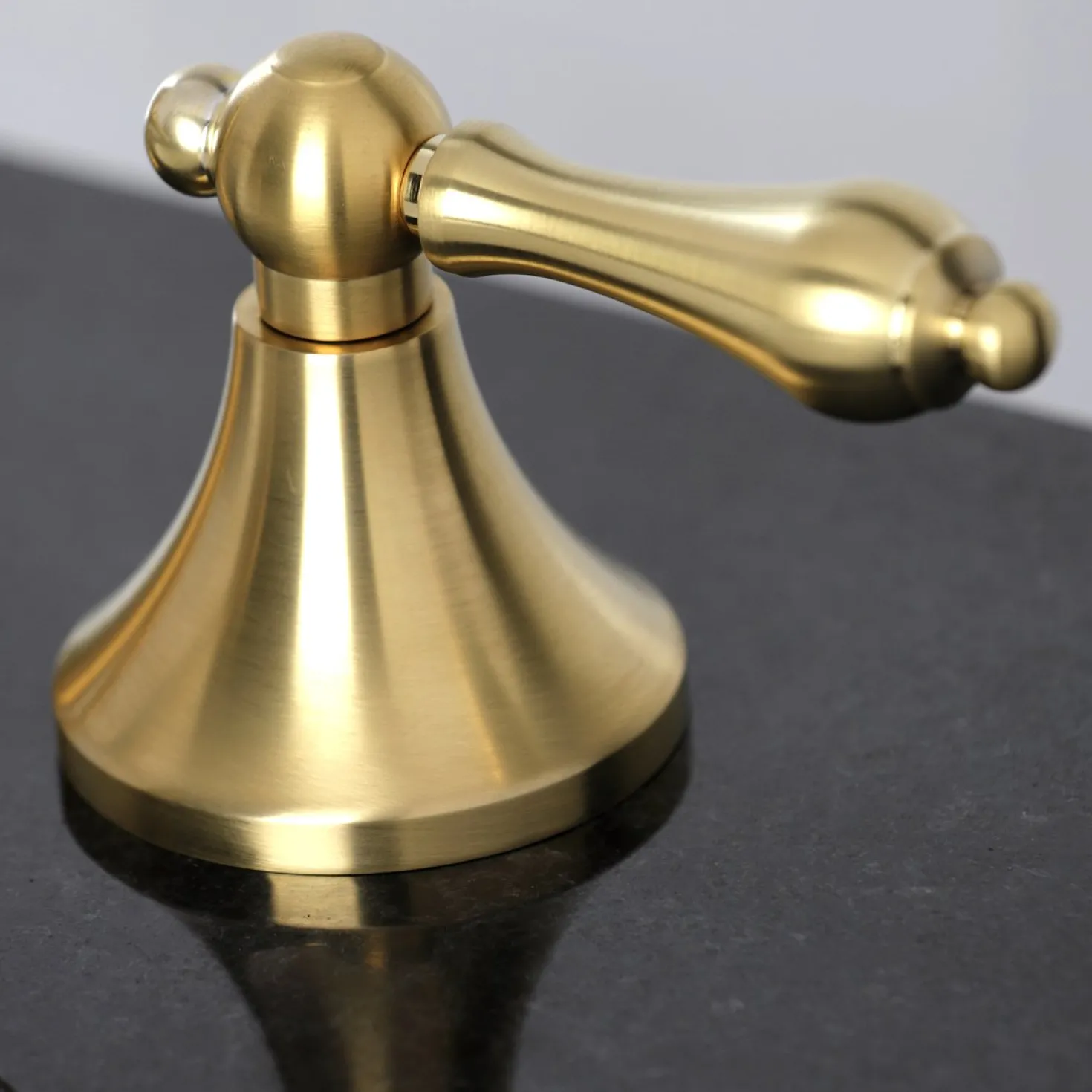 Kingston Brass Vintage 3-Hole 8-Inch Widespread Bathroom Faucet