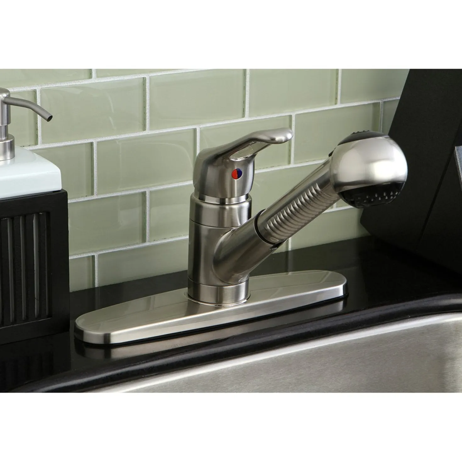 Kingston Brass Wyndham Single-Handle Pull-Out Kitchen Faucet