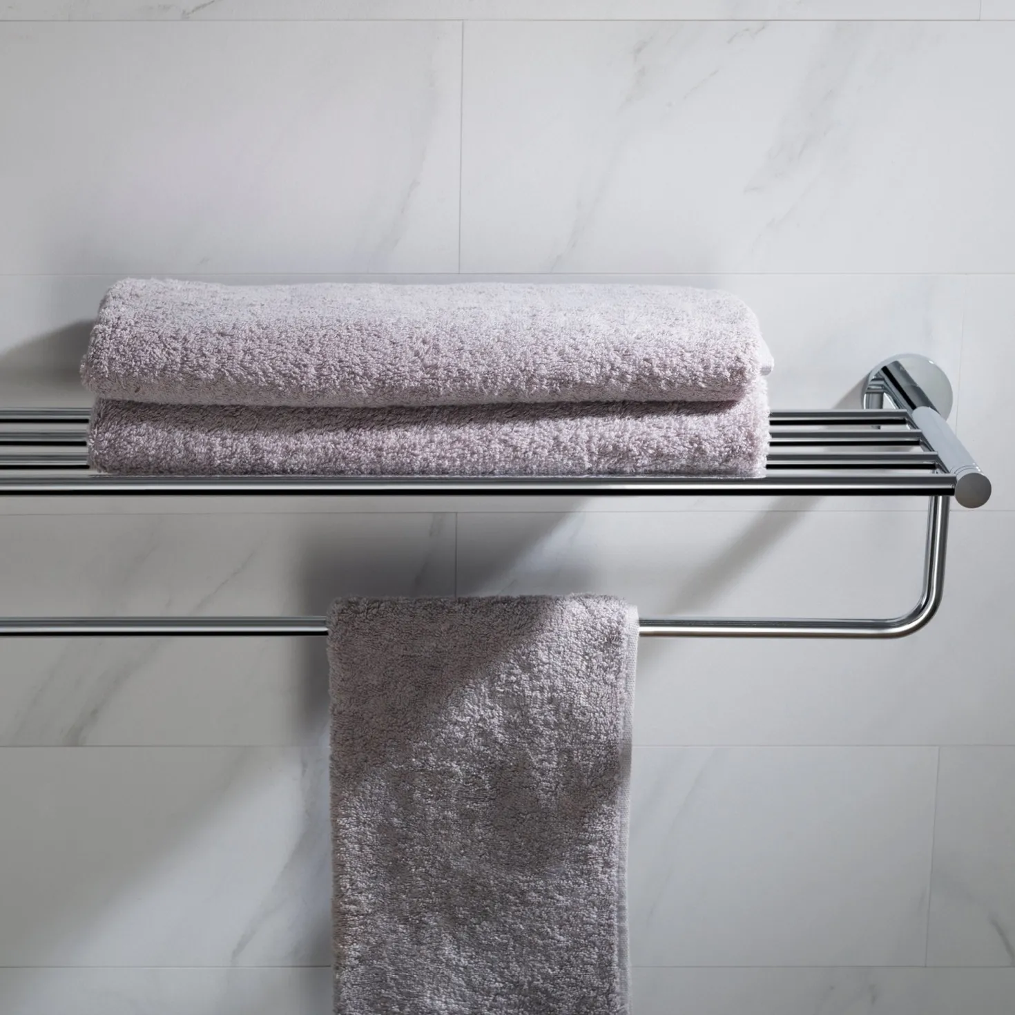 KRAUS Elie Bathroom Shelf with Towel Bar