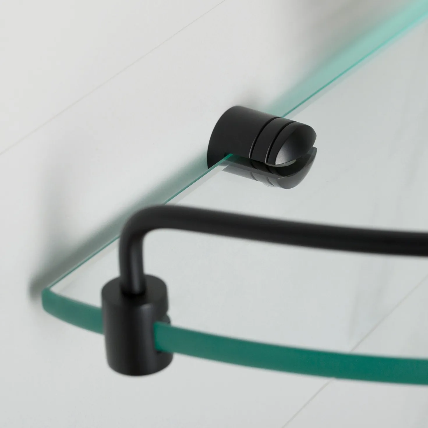 KRAUS Elie Corner Bathroom Shelf