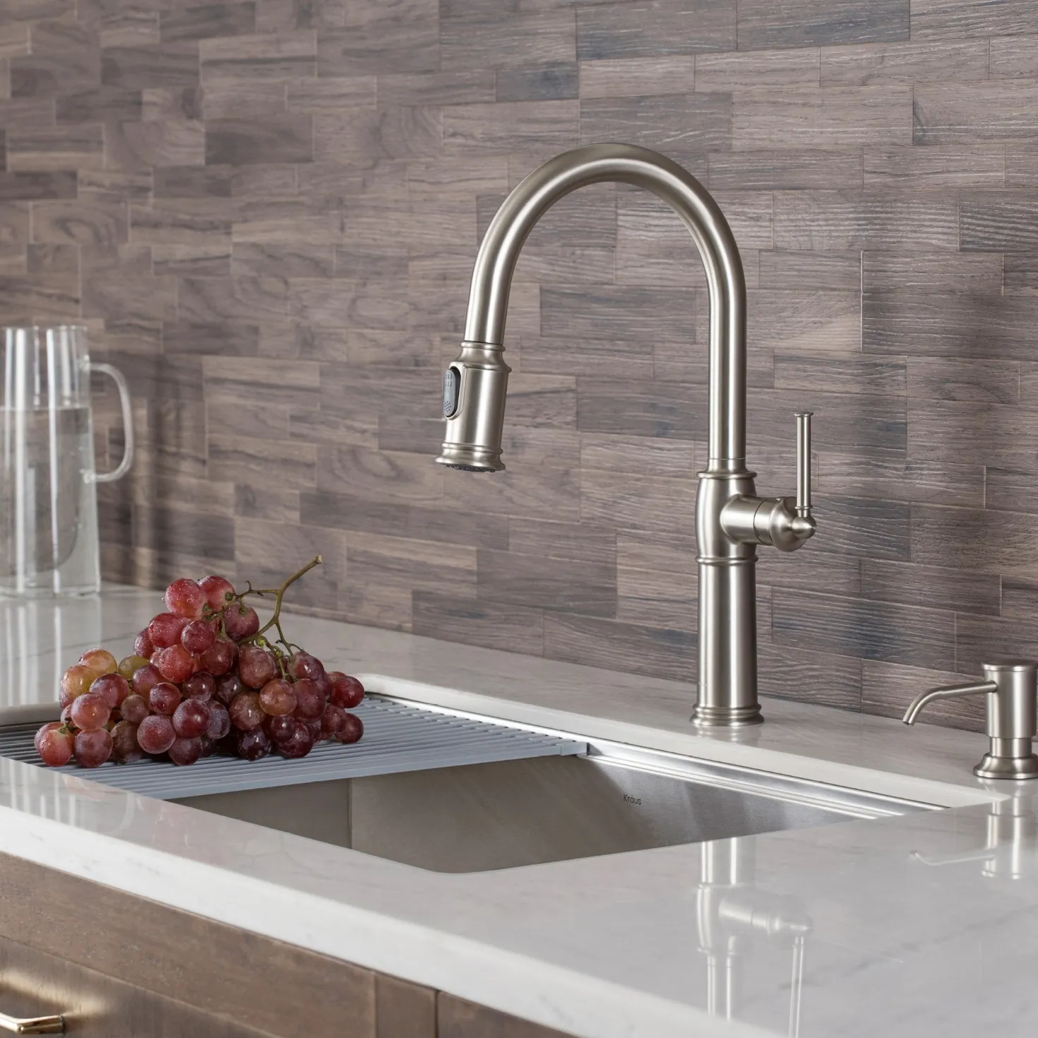KRAUS Sellette Traditional Single Handle Pull-Down Kitchen Faucet in Spot Free Stainless Steel