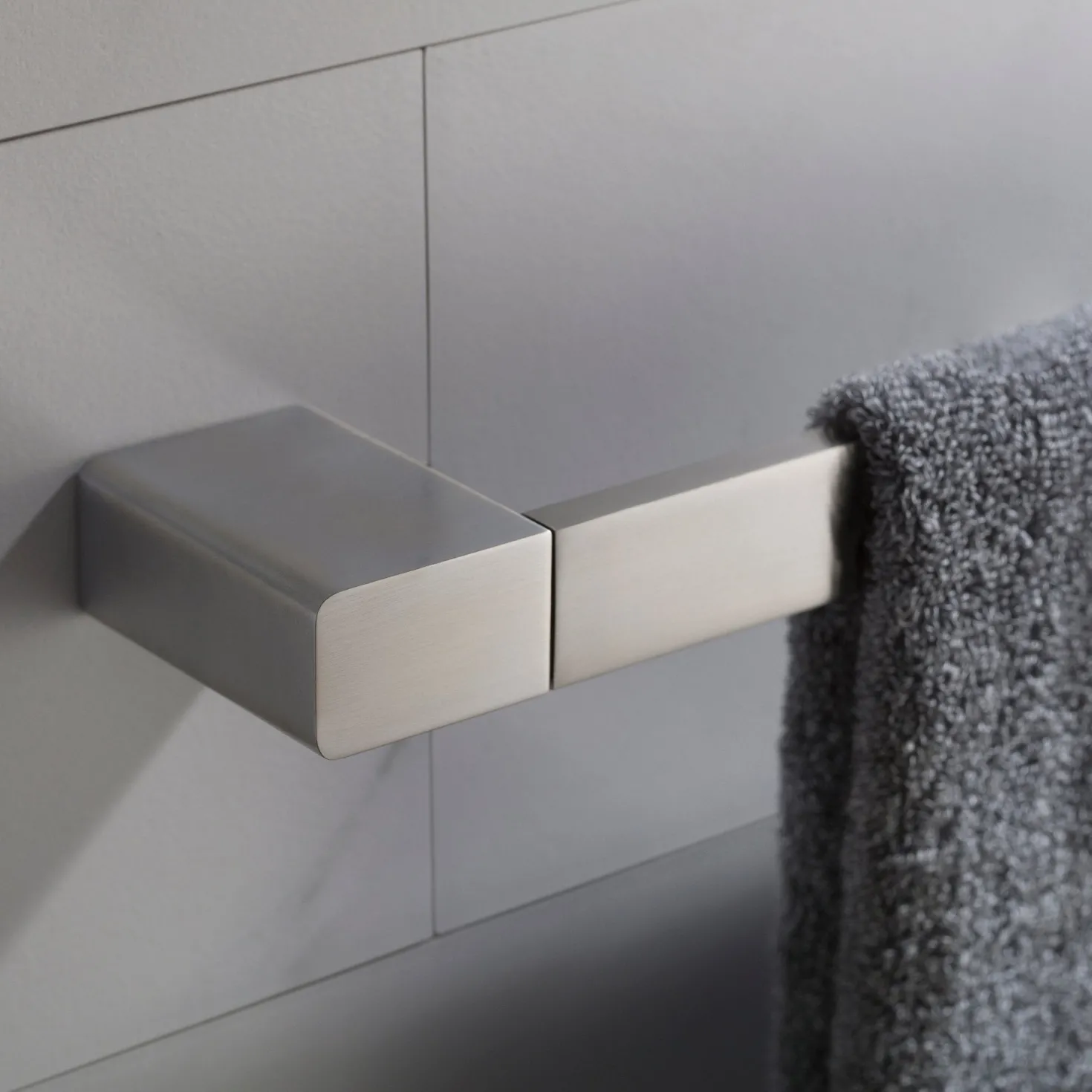 KRAUS Stelios 24-inch Bathroom Towel Bar