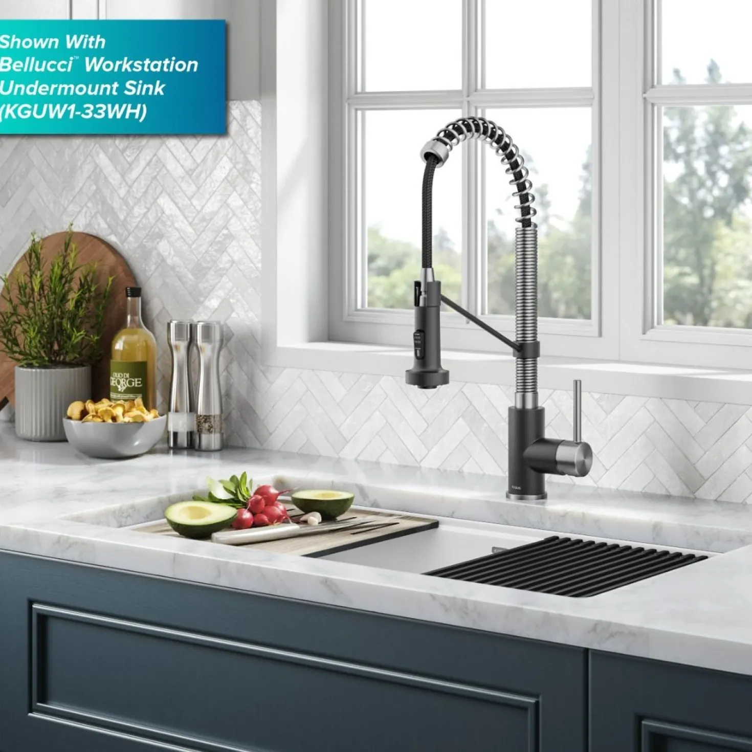 KRAUS Touchless Pull-Down Single Handle 18-Inch Kitchen Faucet in Spot-Free Stainless & Matte Black