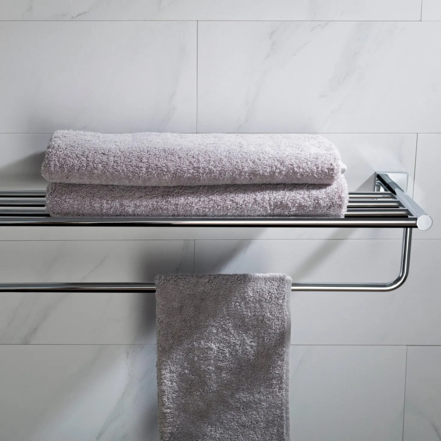 KRAUS Ventus Bathroom Shelf with Towel Bar