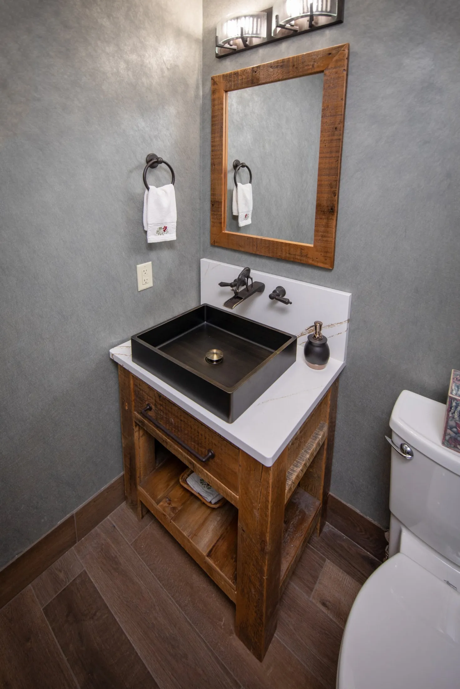 Rectangular 18 3/4" x 15 3/4" Thick Rim Stainless Steel Bathroom Vessel Sink with Drain in Antique Gold