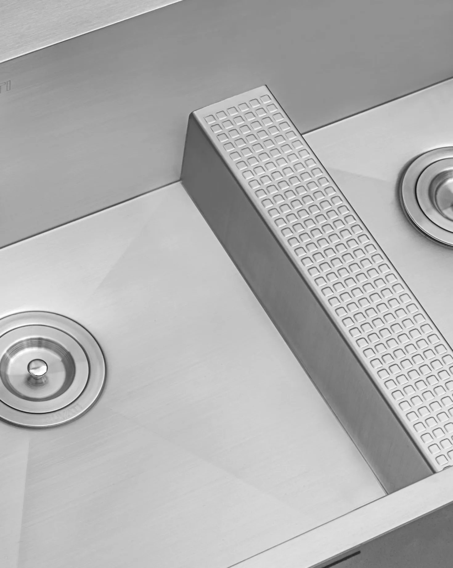 Ruvati 33" Drop-in Low Platform-Divide Zero Radius 60/40 Double Bowl 16 Gauge Topmount Kitchen Sink