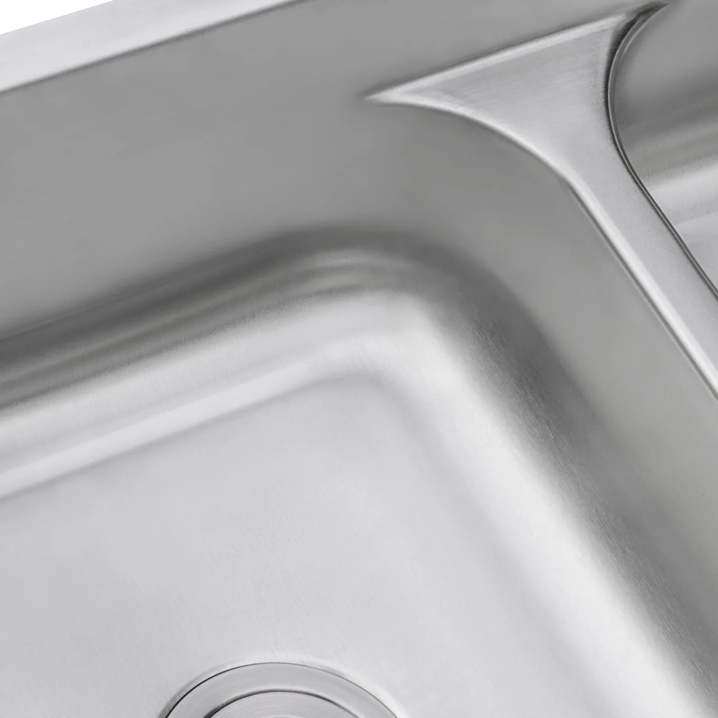 Ruvati 32" Low-Divide 50/50 Double Bowl Undermount 16 Gauge Stainless Steel Kitchen Sink