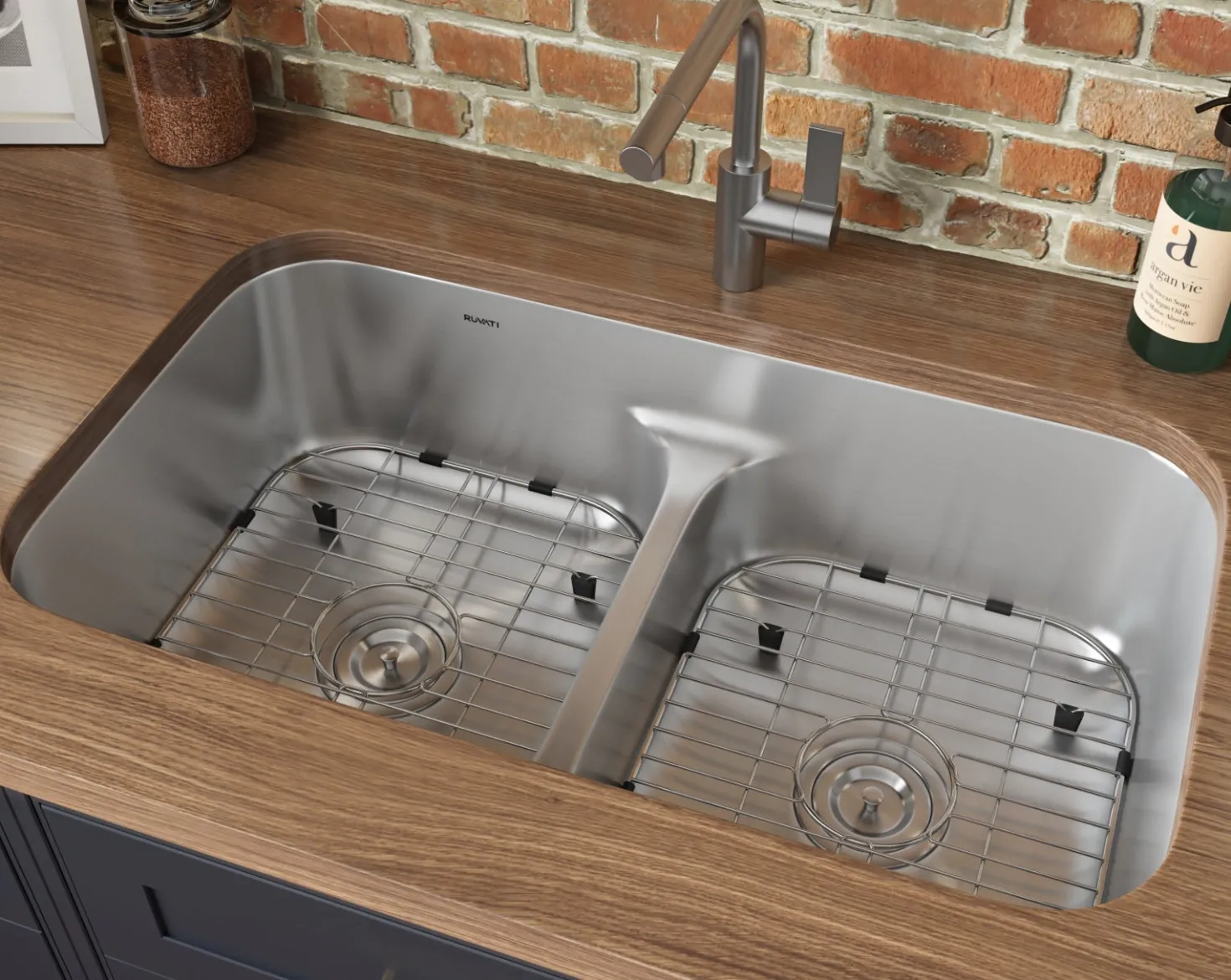 Ruvati 32" Low-Divide 50/50 Double Bowl Undermount 16 Gauge Stainless Steel Kitchen Sink