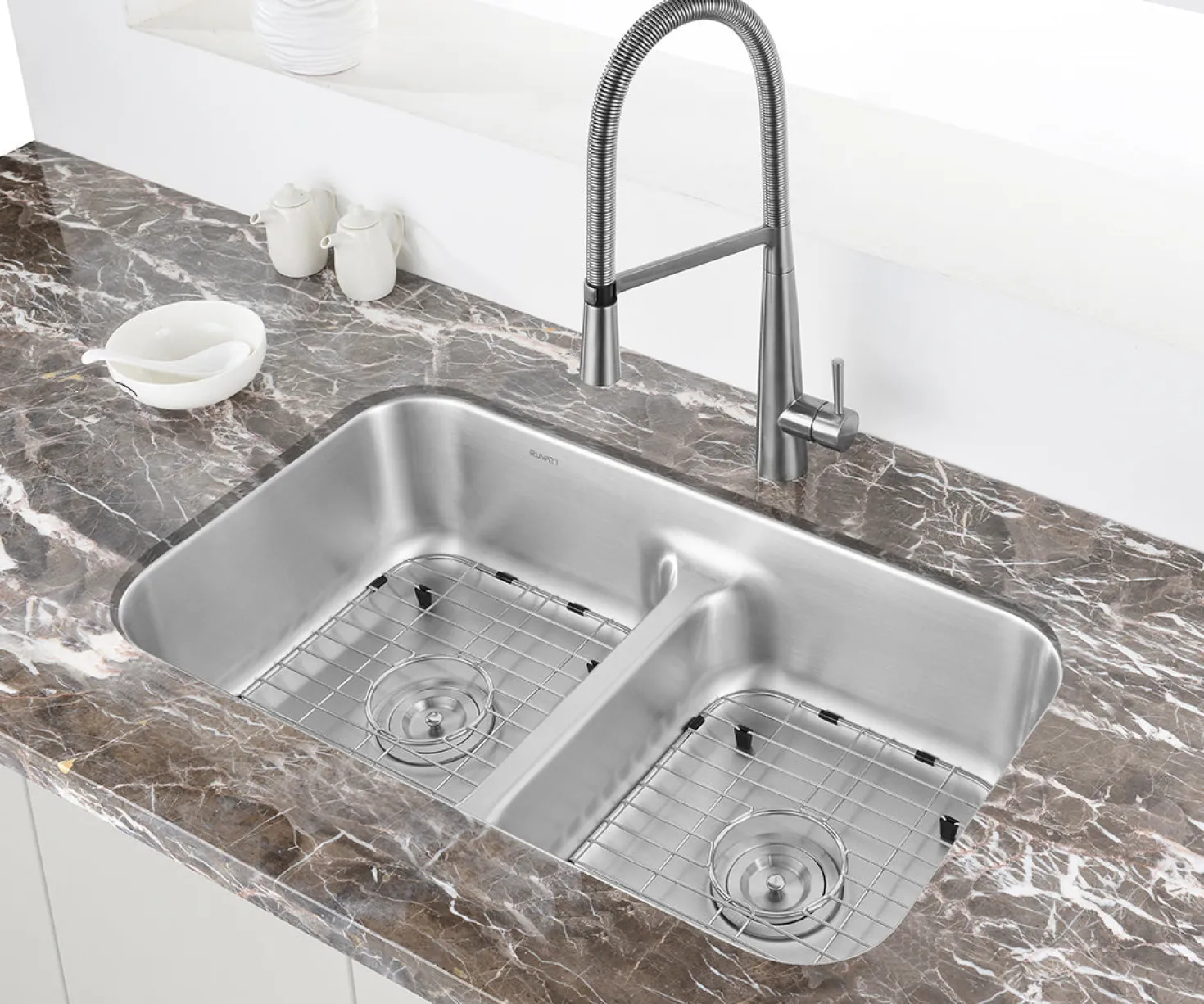 Ruvati 32" Low-Divide 50/50 Double Bowl Undermount 16 Gauge Stainless Steel Kitchen Sink