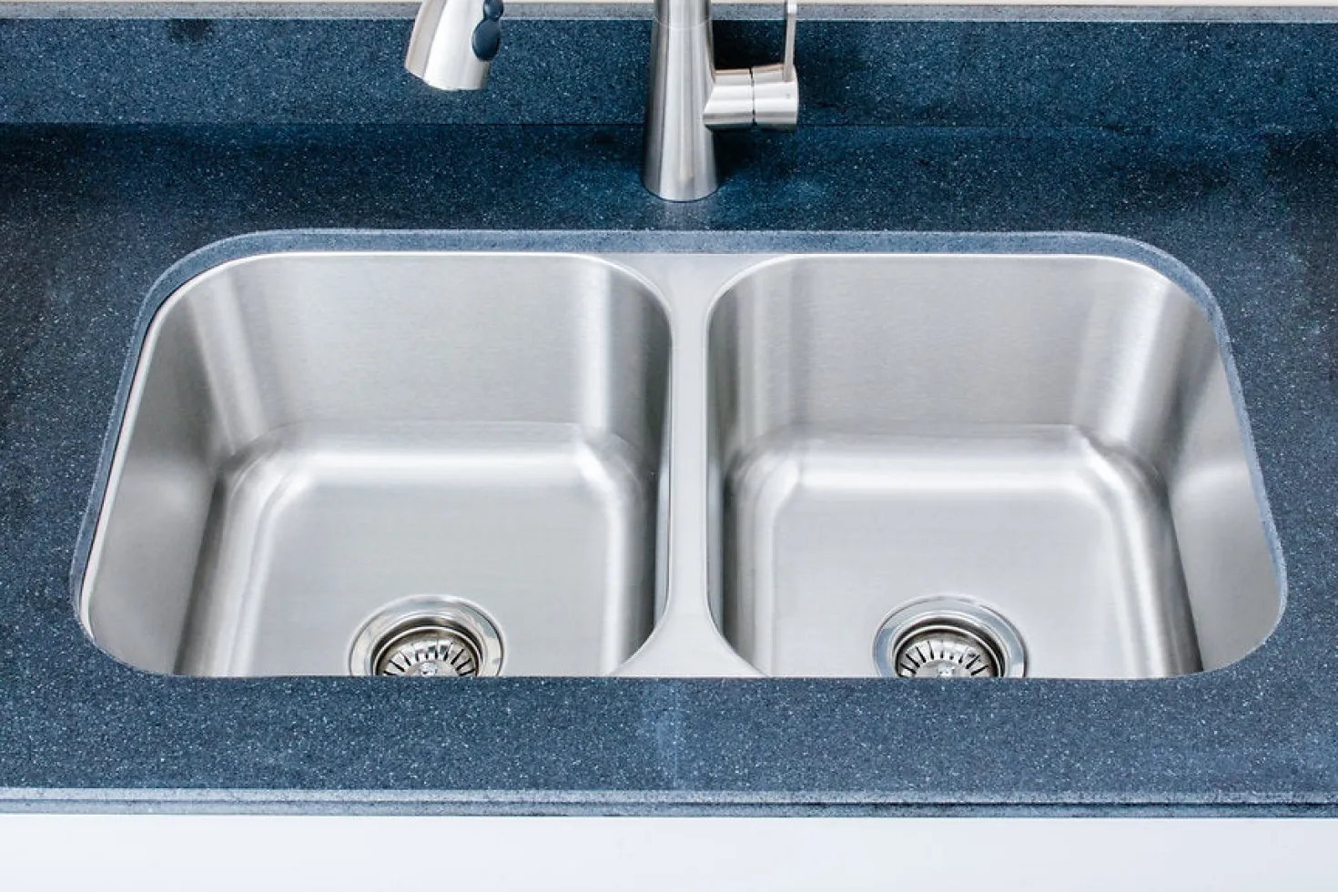 Wells Sinkware 33" 16-Gauge Undermount 50/50 Double Bowl Stainless Steel Kitchen Sink